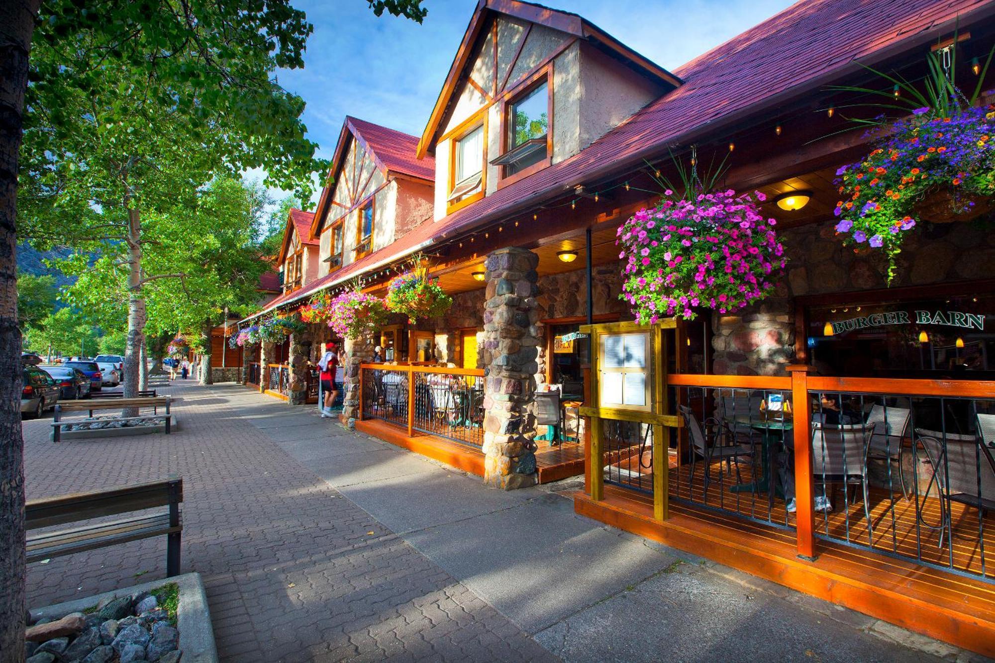 Bayshore Inn & Spa Waterton Park Exterior foto
