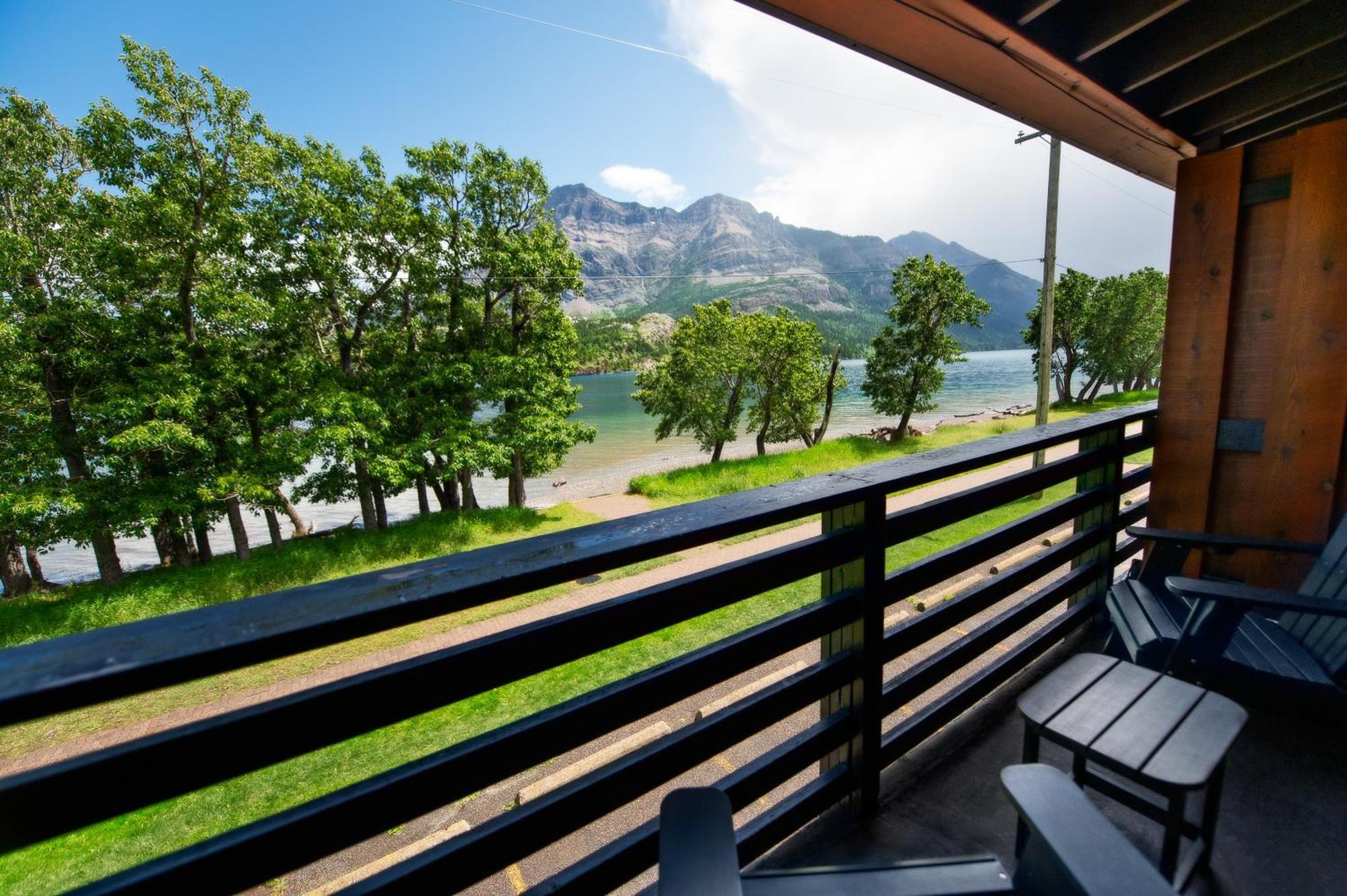 Bayshore Inn & Spa Waterton Park Exterior foto